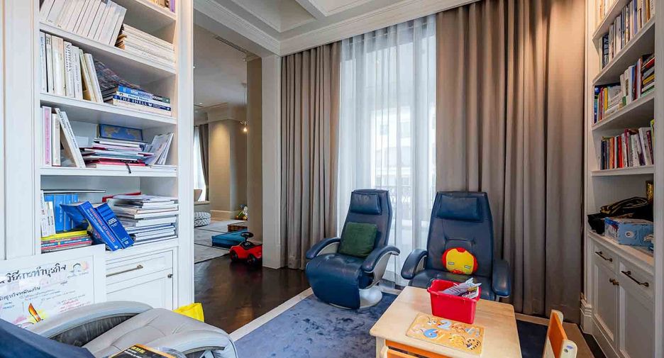 À louer 3 chambres condo à Pathum Wan, Bangkok