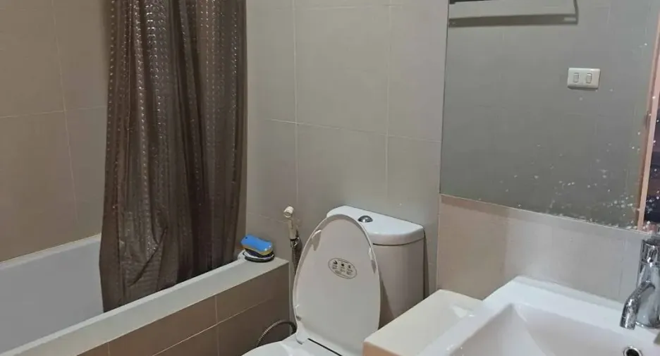 For sale 1 bed condo in Khlong Toei, Bangkok