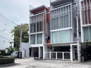 For rent 3 bedrooms townhouse in Mueang Rayong, Rayong