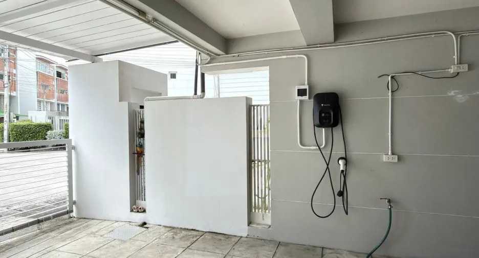 For rent 3 bedrooms townhouse in Mueang Rayong, Rayong