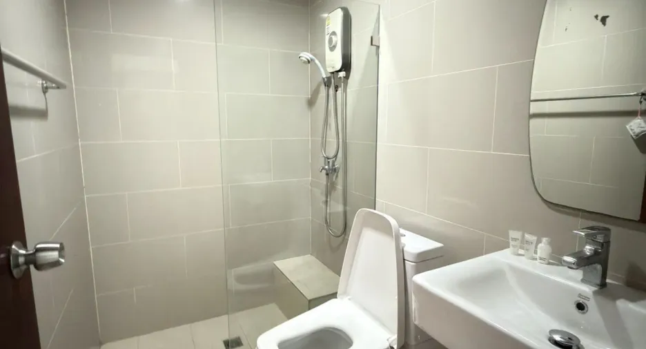 For rent 3 bedrooms townhouse in Mueang Rayong, Rayong