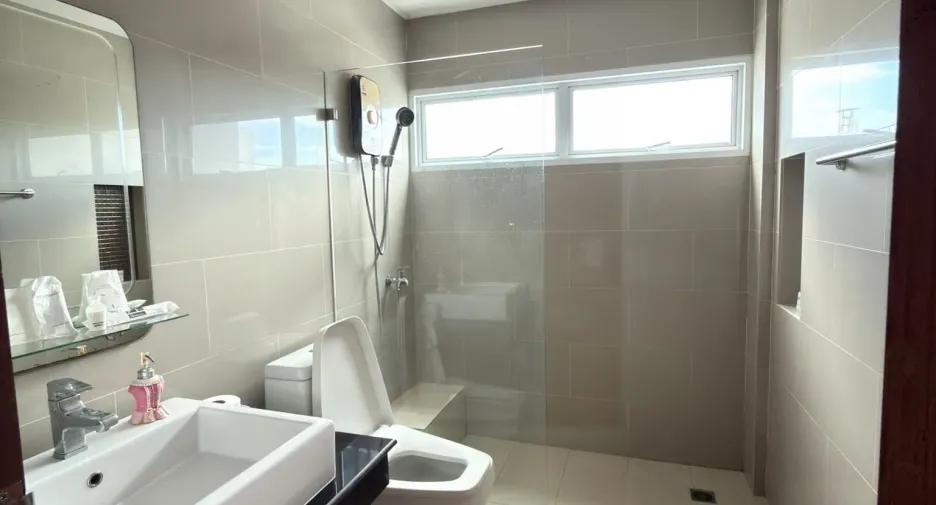 For rent 3 bedrooms townhouse in Mueang Rayong, Rayong