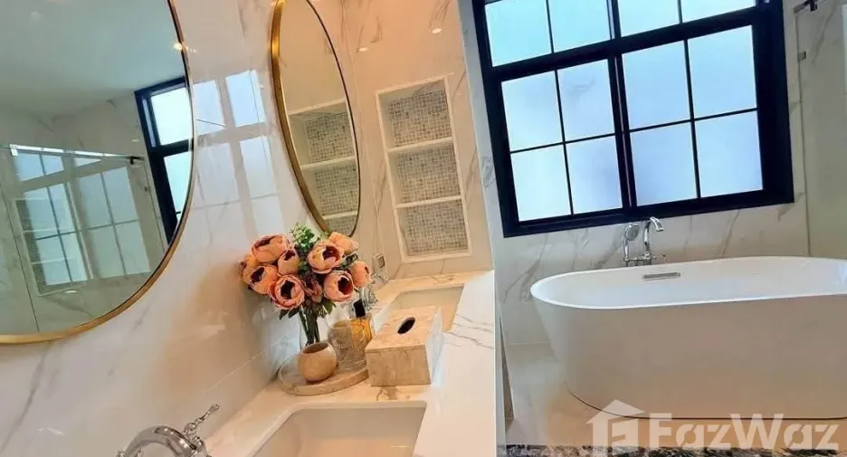 For sale and for rent 4 bedrooms house in Bang Kapi, Bangkok