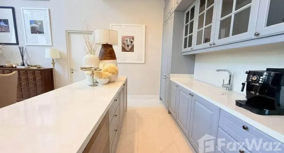 For sale and for rent 4 bedrooms house in Bang Kapi, Bangkok