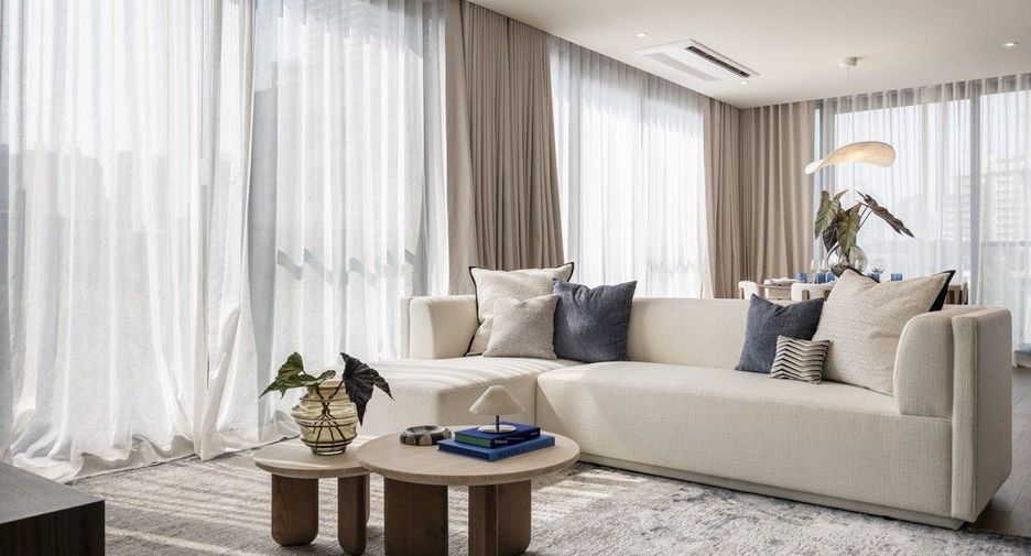 For rent 3 bedrooms condo in Khlong Toei, Bangkok