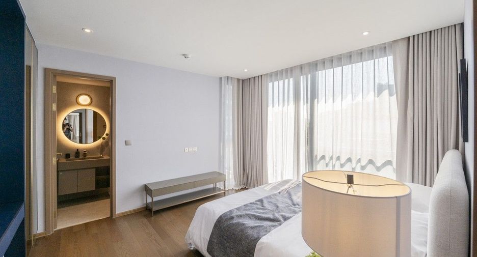 For rent 3 bedrooms condo in Khlong Toei, Bangkok