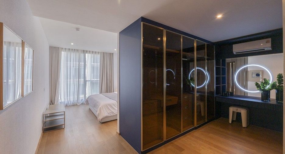 For rent 3 bedrooms condo in Khlong Toei, Bangkok