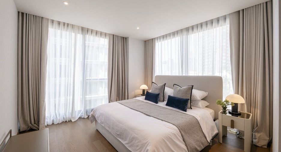 For rent 3 bedrooms condo in Khlong Toei, Bangkok