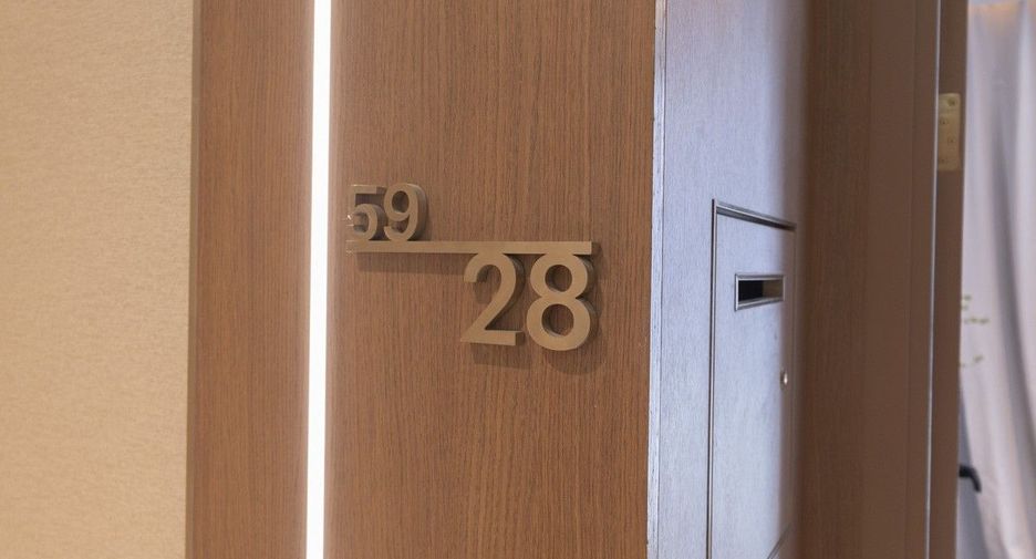 For rent 3 bedrooms condo in Khlong Toei, Bangkok