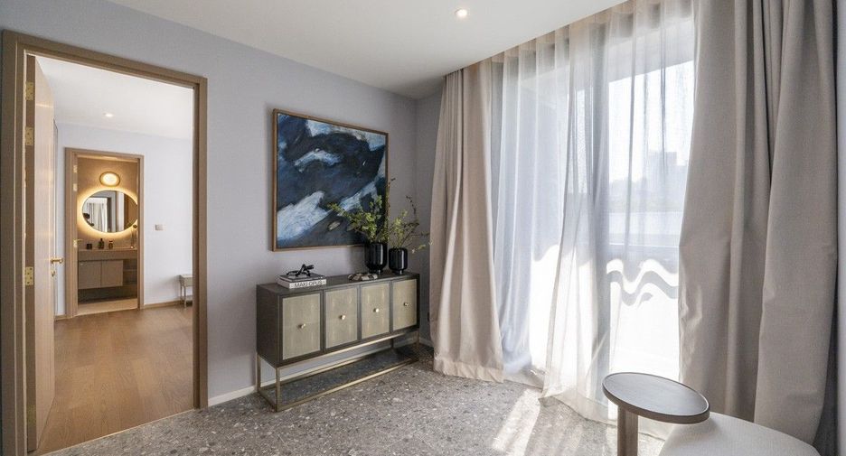 For rent 3 bedrooms condo in Khlong Toei, Bangkok