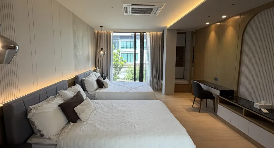 For sale and for rent 6 bedrooms house in Huai Khwang, Bangkok