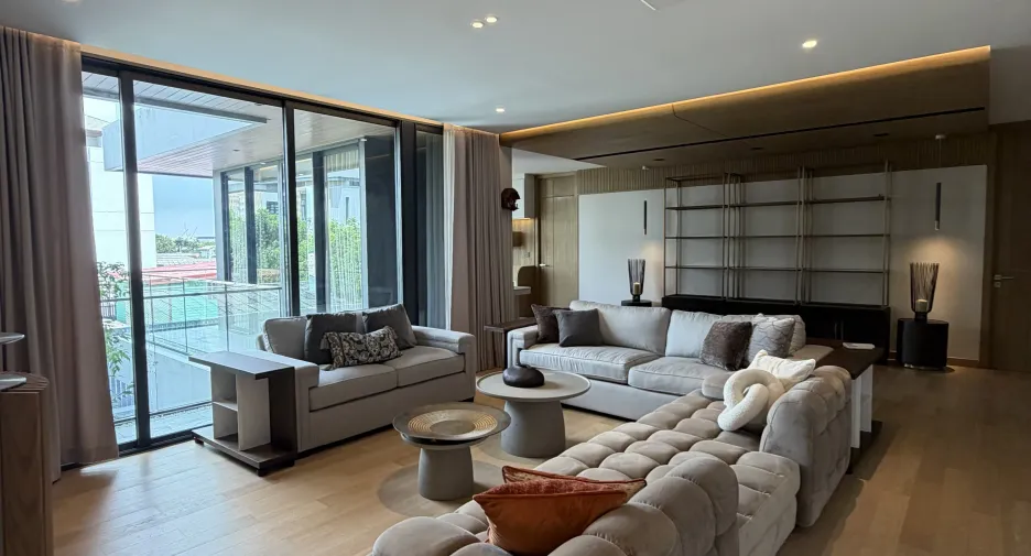 For sale and for rent 6 bedrooms house in Huai Khwang, Bangkok