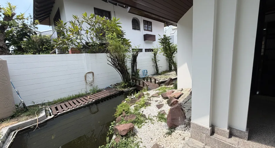 For rent 3 bedrooms house in Huai Khwang, Bangkok