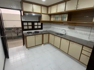 For rent 3 bedrooms house in Huai Khwang, Bangkok