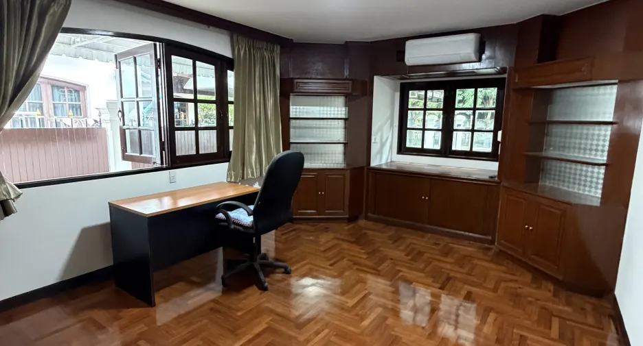 For rent 3 bedrooms house in Huai Khwang, Bangkok
