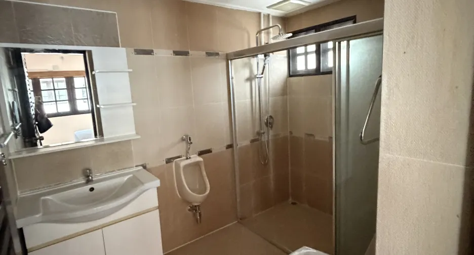 For rent 3 bedrooms house in Huai Khwang, Bangkok