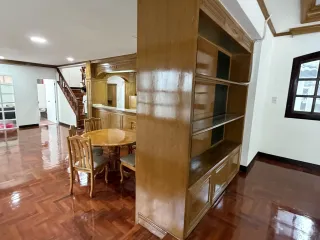 For rent 3 bedrooms house in Huai Khwang, Bangkok