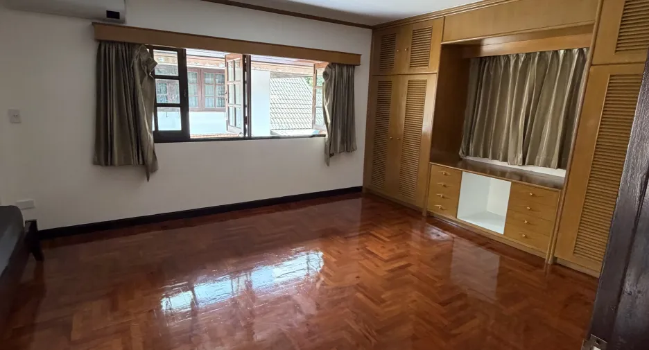 For rent 3 bedrooms house in Huai Khwang, Bangkok