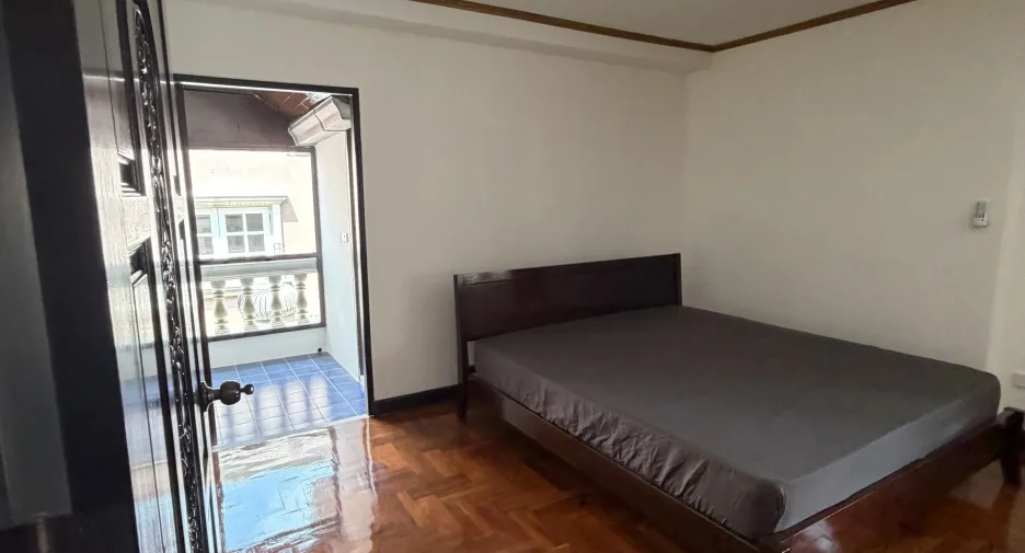 For rent 3 bedrooms house in Huai Khwang, Bangkok