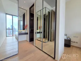 À louer 2 chambres condo à Pathum Wan, Bangkok