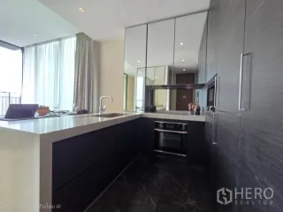 À louer 2 chambres condo à Pathum Wan, Bangkok