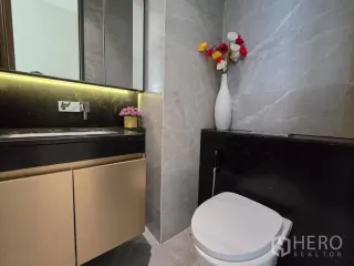 À louer 2 chambres condo à Pathum Wan, Bangkok