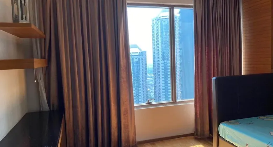 For rent 3 bedrooms condo in Khlong Toei, Bangkok