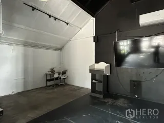 For rent retail Space in Phra Khanong, Bangkok