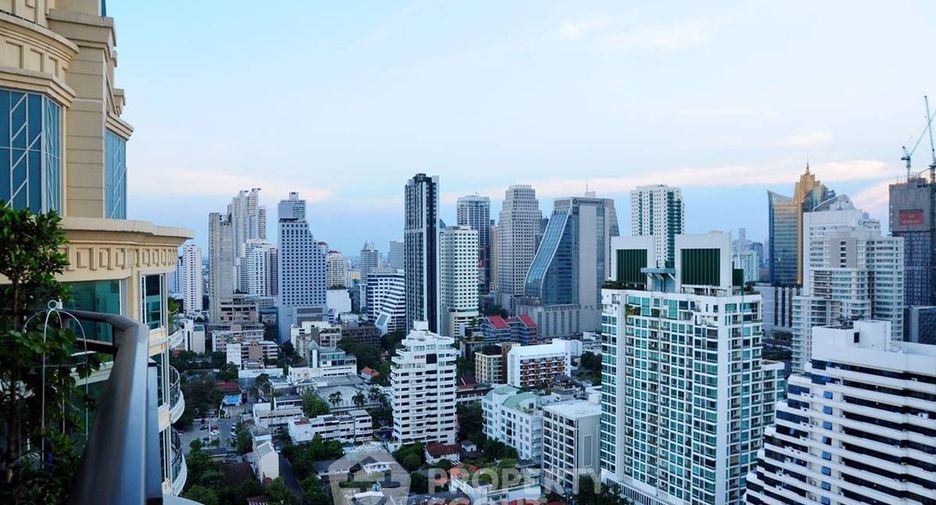 For rent 3 bedrooms condo in Watthana, Bangkok