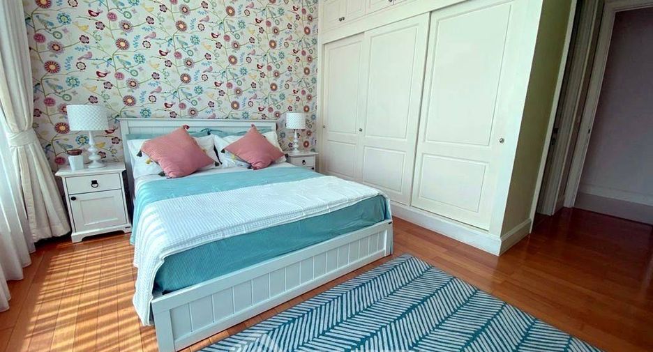 For rent 3 bedrooms condo in Watthana, Bangkok