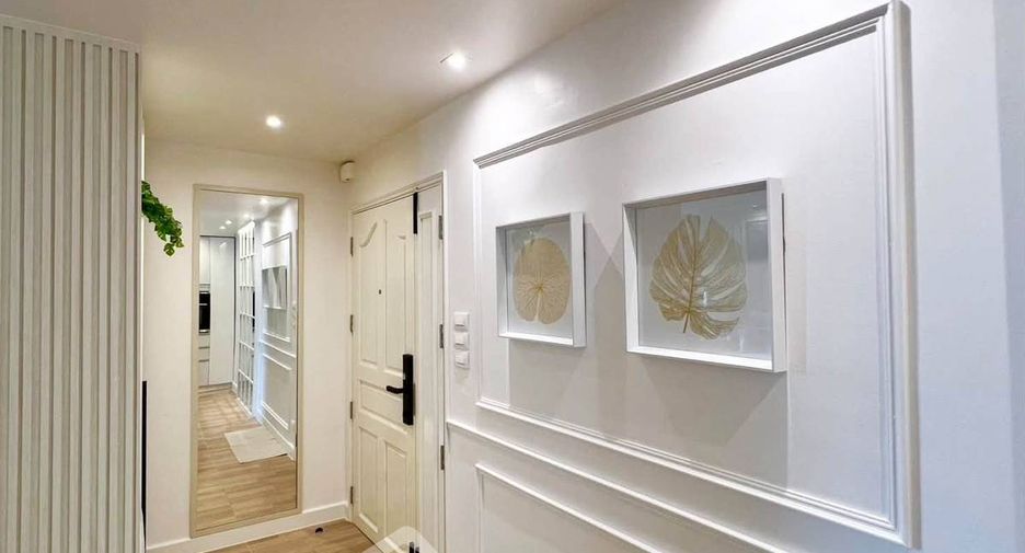 For rent 2 bedrooms condo in Yan Nawa, Bangkok