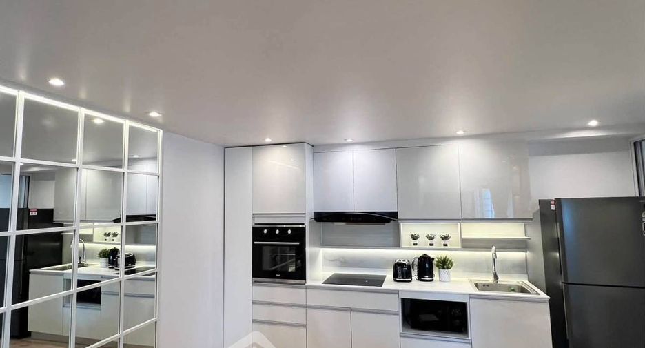 For rent 2 bedrooms condo in Yan Nawa, Bangkok