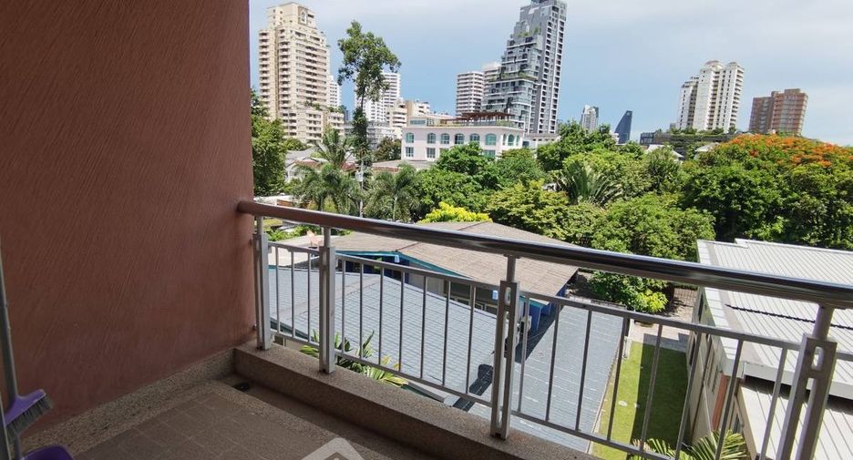 For rent 2 bedrooms condo in Watthana, Bangkok