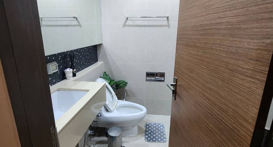 For rent 2 bedrooms condo in Sathon, Bangkok