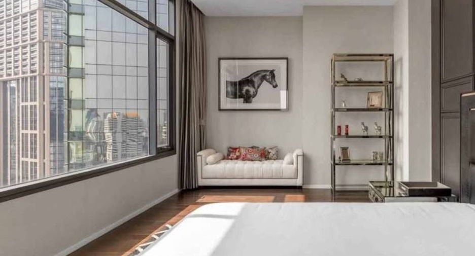 For rent 3 bedrooms condo in Khlong Toei, Bangkok