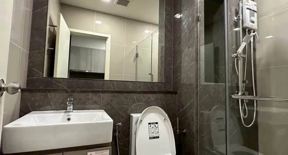 For rent 1 bed condo in Watthana, Bangkok