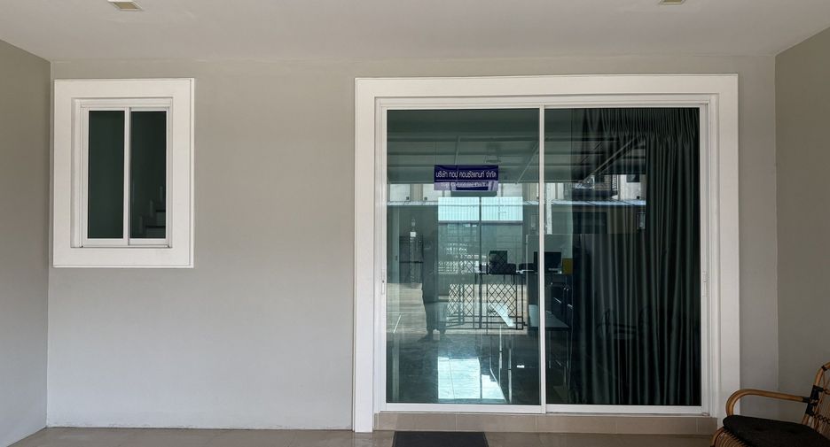 À vendre et à louer 3 chambres maison de ville à Saphan Sung, Bangkok