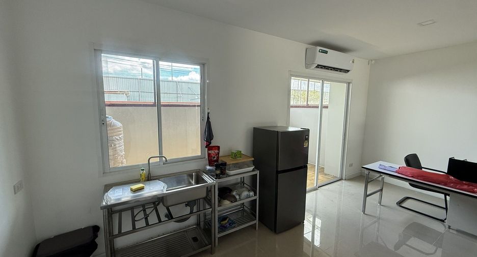 À vendre et à louer 3 chambres maison de ville à Saphan Sung, Bangkok