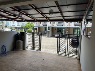 For sale and for rent 3 bedrooms townhouse in Saphan Sung, Bangkok