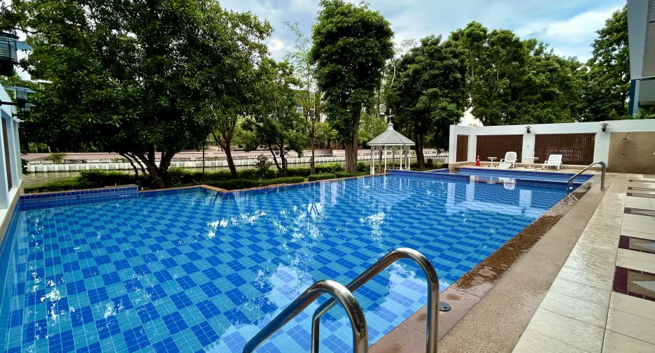 For sale studio condo in Suan Luang, Bangkok
