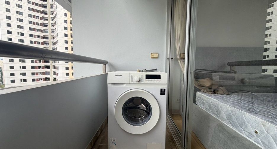 For rent studio condo in Pathum Wan, Bangkok