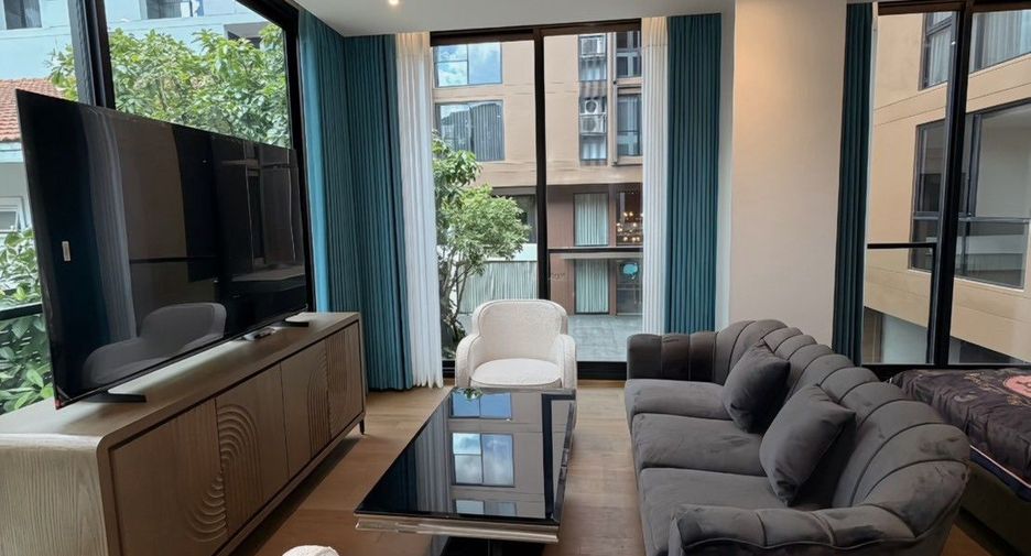 For rent 3 bedrooms condo in Khlong Toei, Bangkok