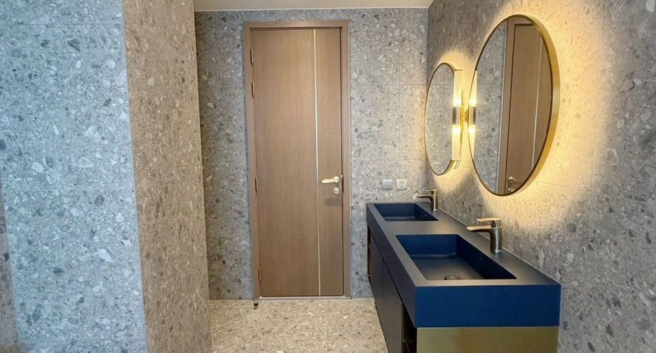 For rent 3 bedrooms condo in Khlong Toei, Bangkok