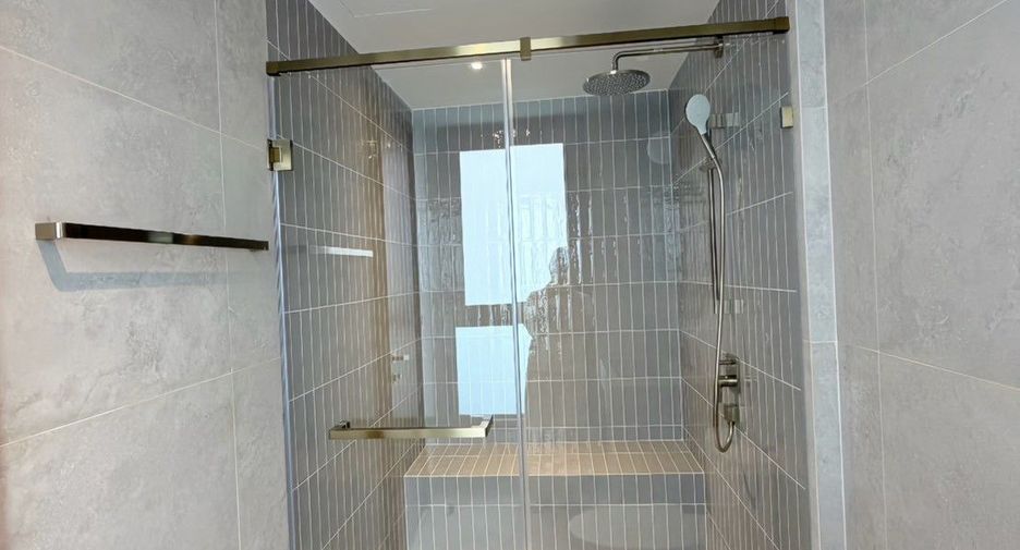 For rent 3 bedrooms condo in Khlong Toei, Bangkok