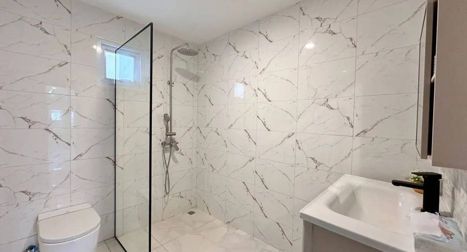 Casa en venta de 4 habitaciones en Bang Lamung, Chonburi