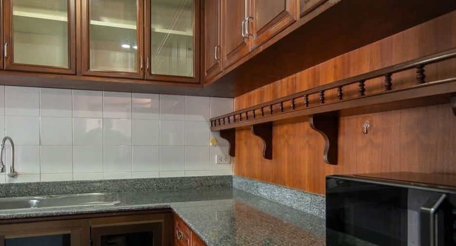 For rent 3 bedrooms condo in Yan Nawa, Bangkok