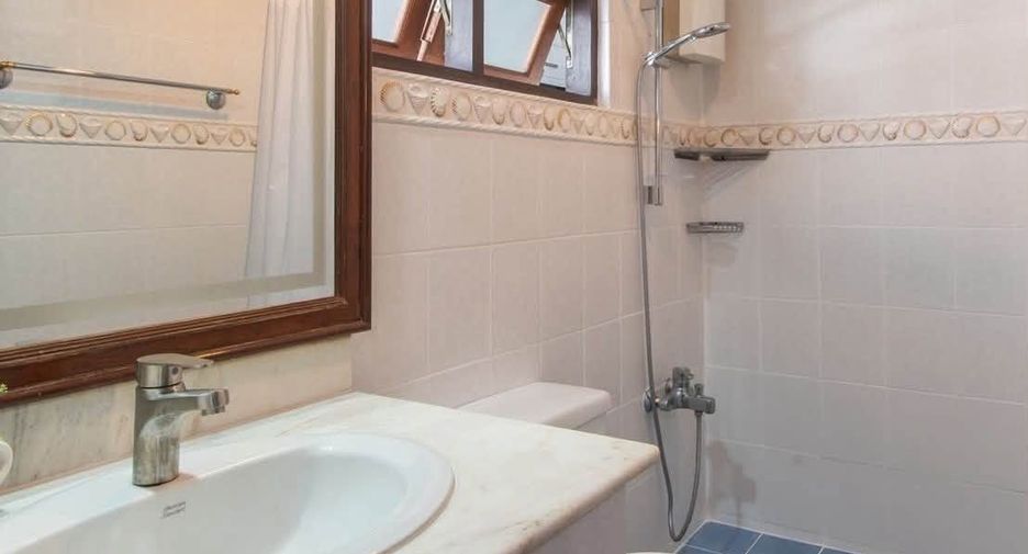 For rent 3 bedrooms condo in Yan Nawa, Bangkok