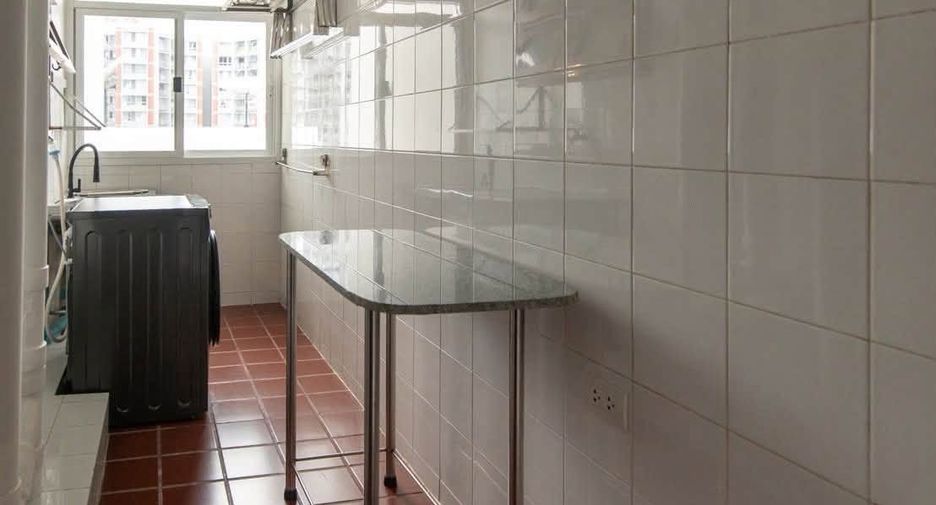 For rent 3 bedrooms condo in Yan Nawa, Bangkok