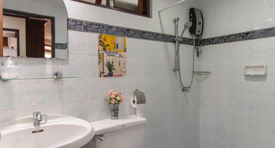 For rent 3 bedrooms condo in Yan Nawa, Bangkok