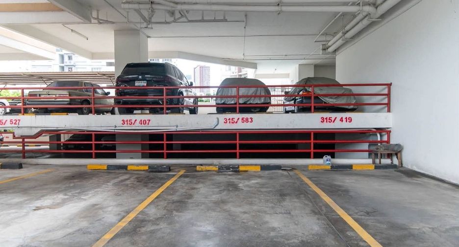 For rent 3 bedrooms condo in Yan Nawa, Bangkok